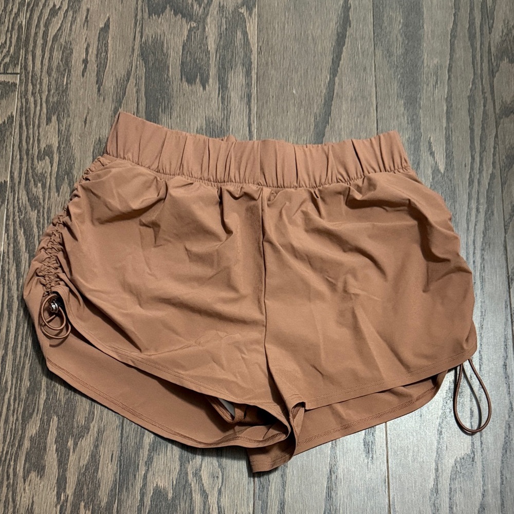 ALO Yoga Women's Athletic Shorts in Mauve Brown - Picture 2 of 3
